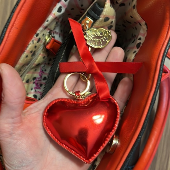 Betsy Johnson Kitty Cat quilted black & red vegan leather crossbody purse - Picture 5 of 16